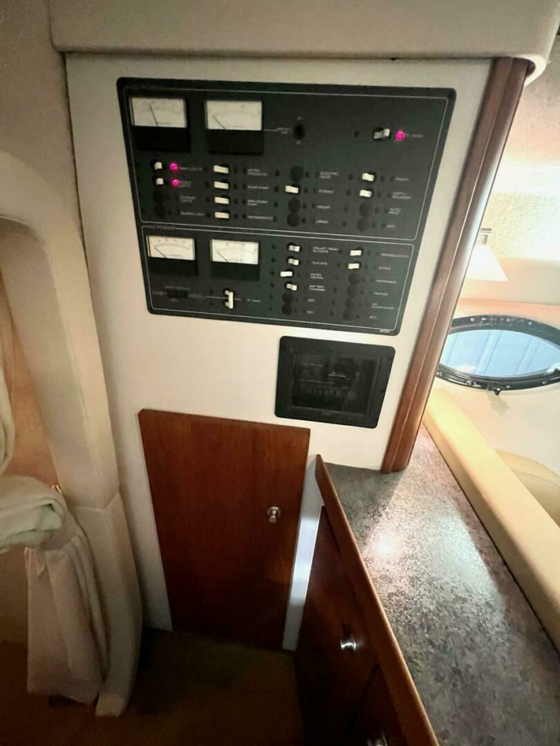 1988 Tiara Sport 310 Sport Cruiser - Image 15