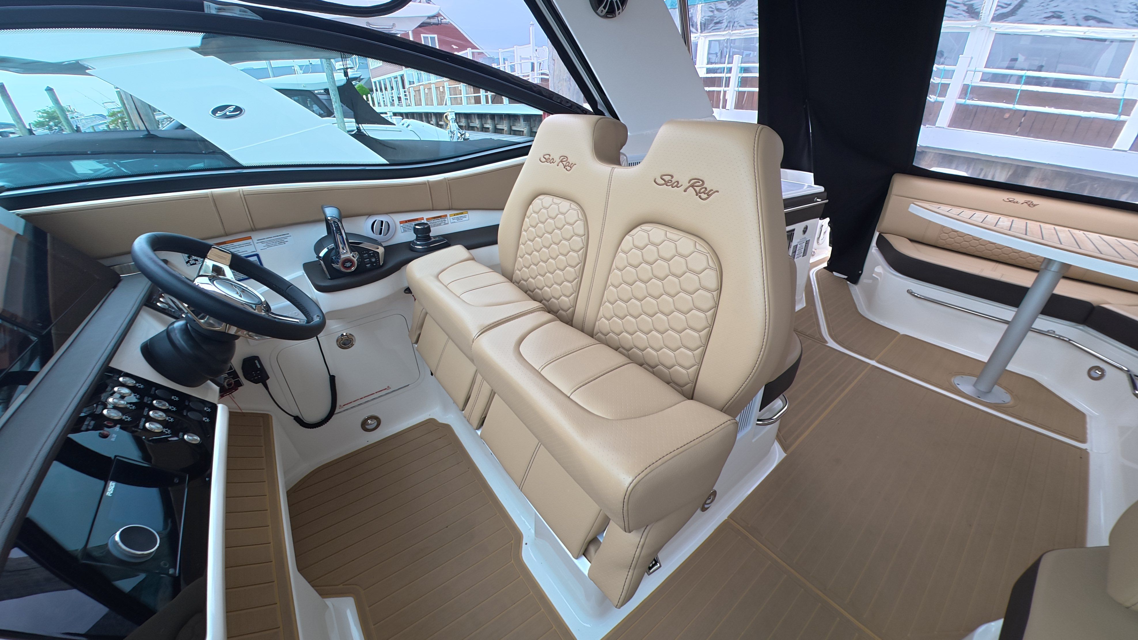 2025 Sea Ray Sundancer 320 Outboard - 19