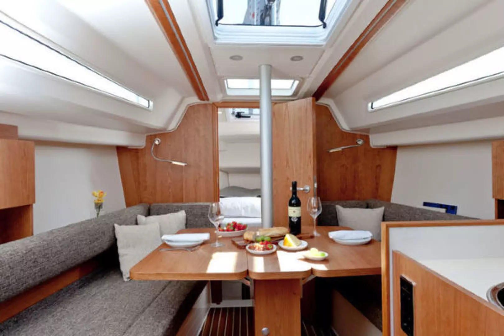 2025 Hanse 315 - Image 19