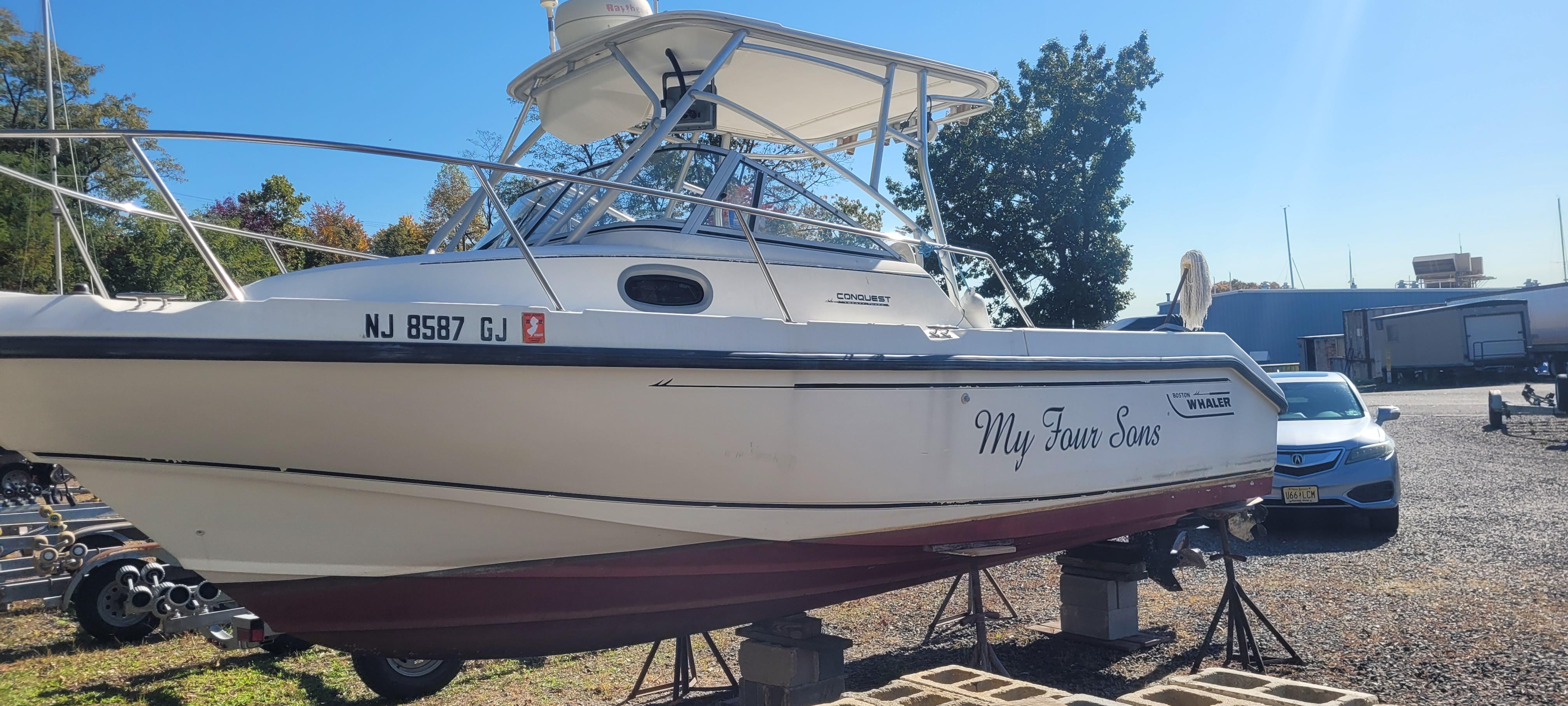 1999 Boston Whaler 23 Conquest