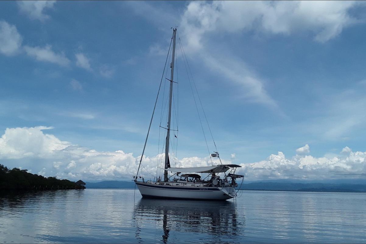 2000 Hallberg-Rassy 42F Mk II