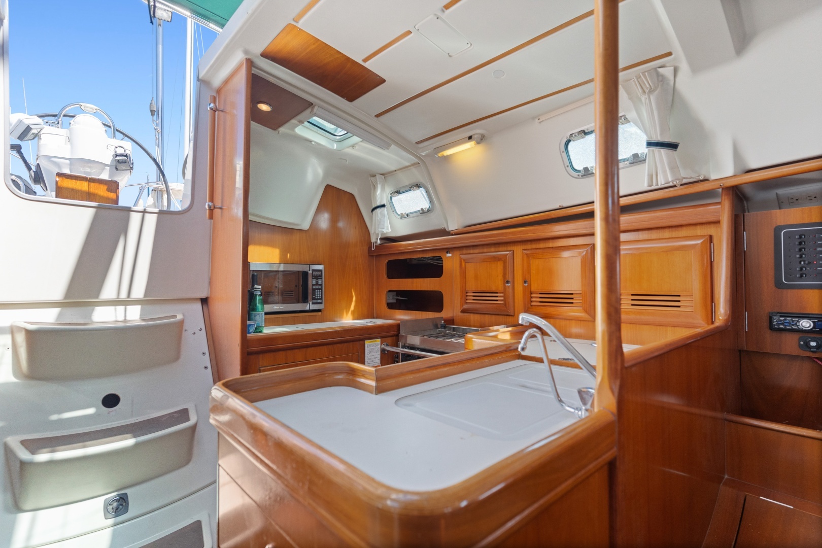2001 Beneteau — - Image 13