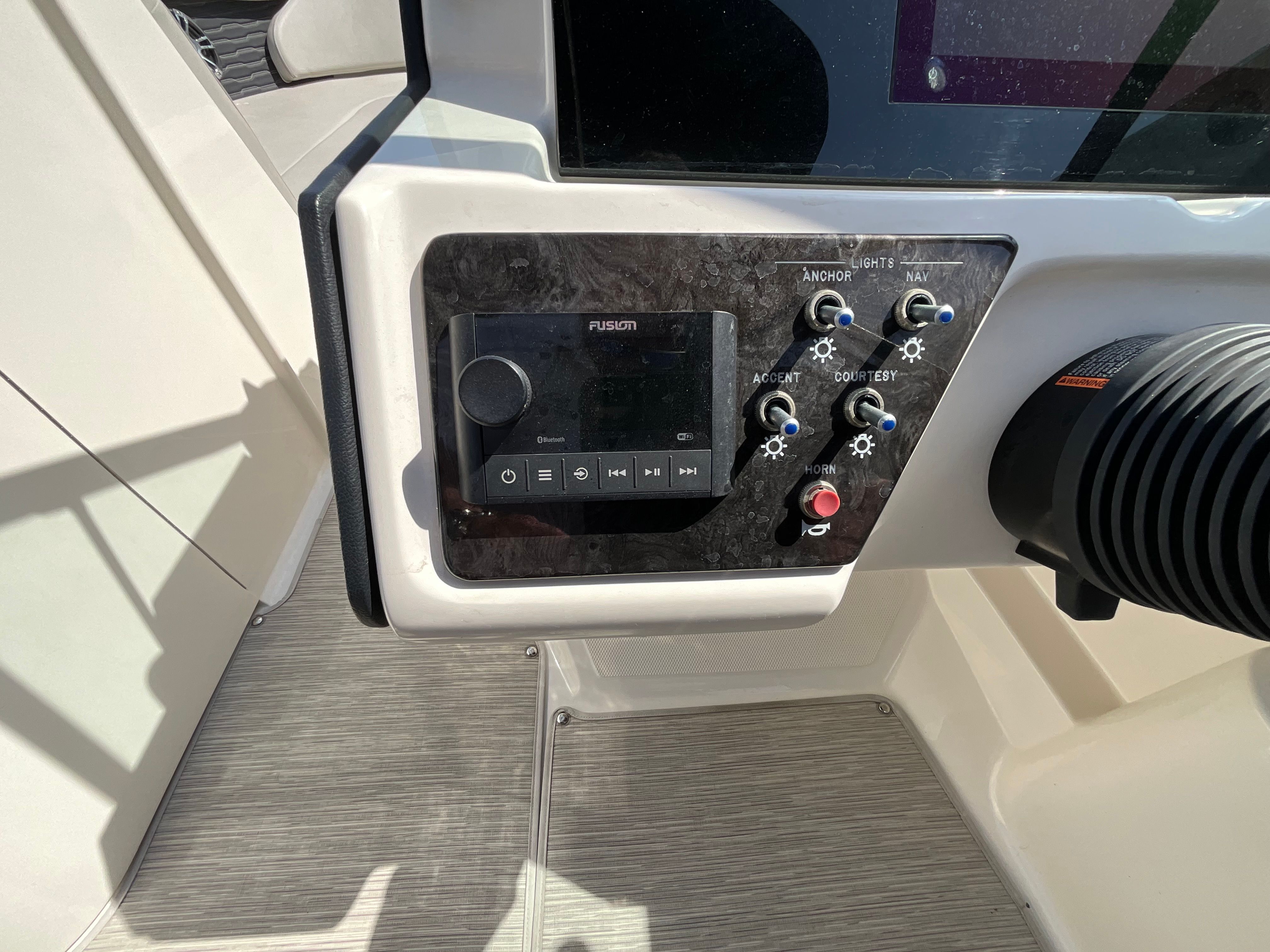 2021 Sea Ray 23 SPX - 17