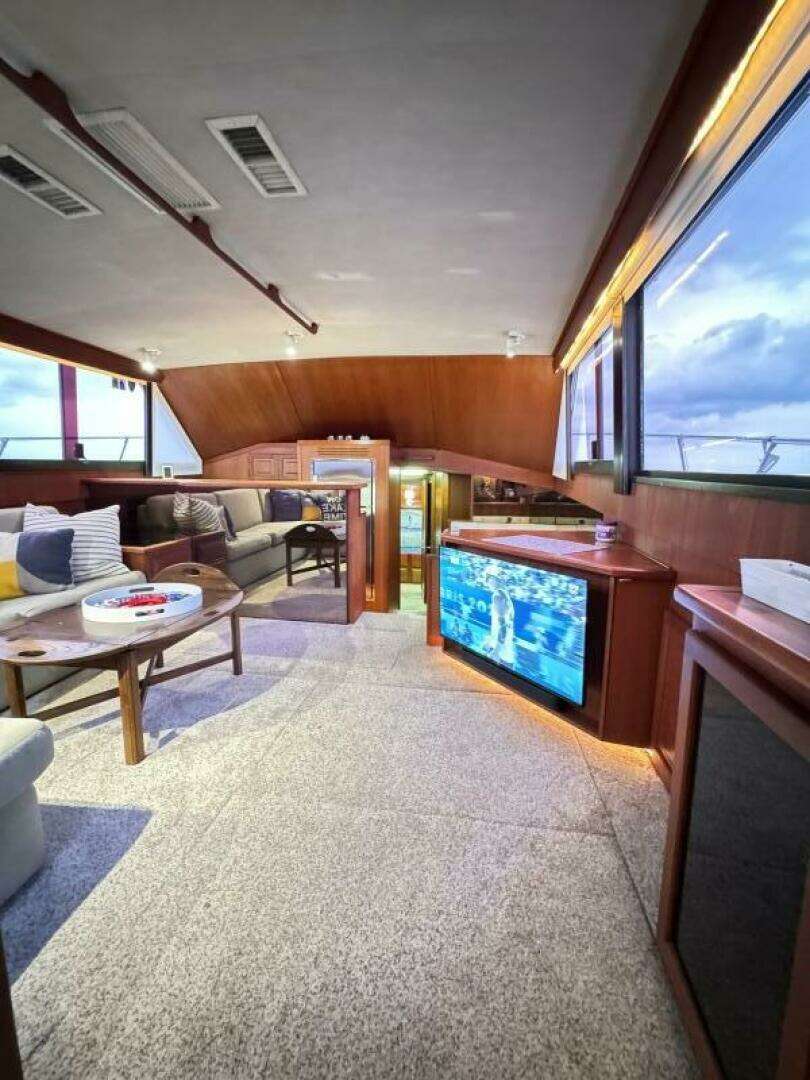 1987 Viking 48 Motor Yacht - Image 33