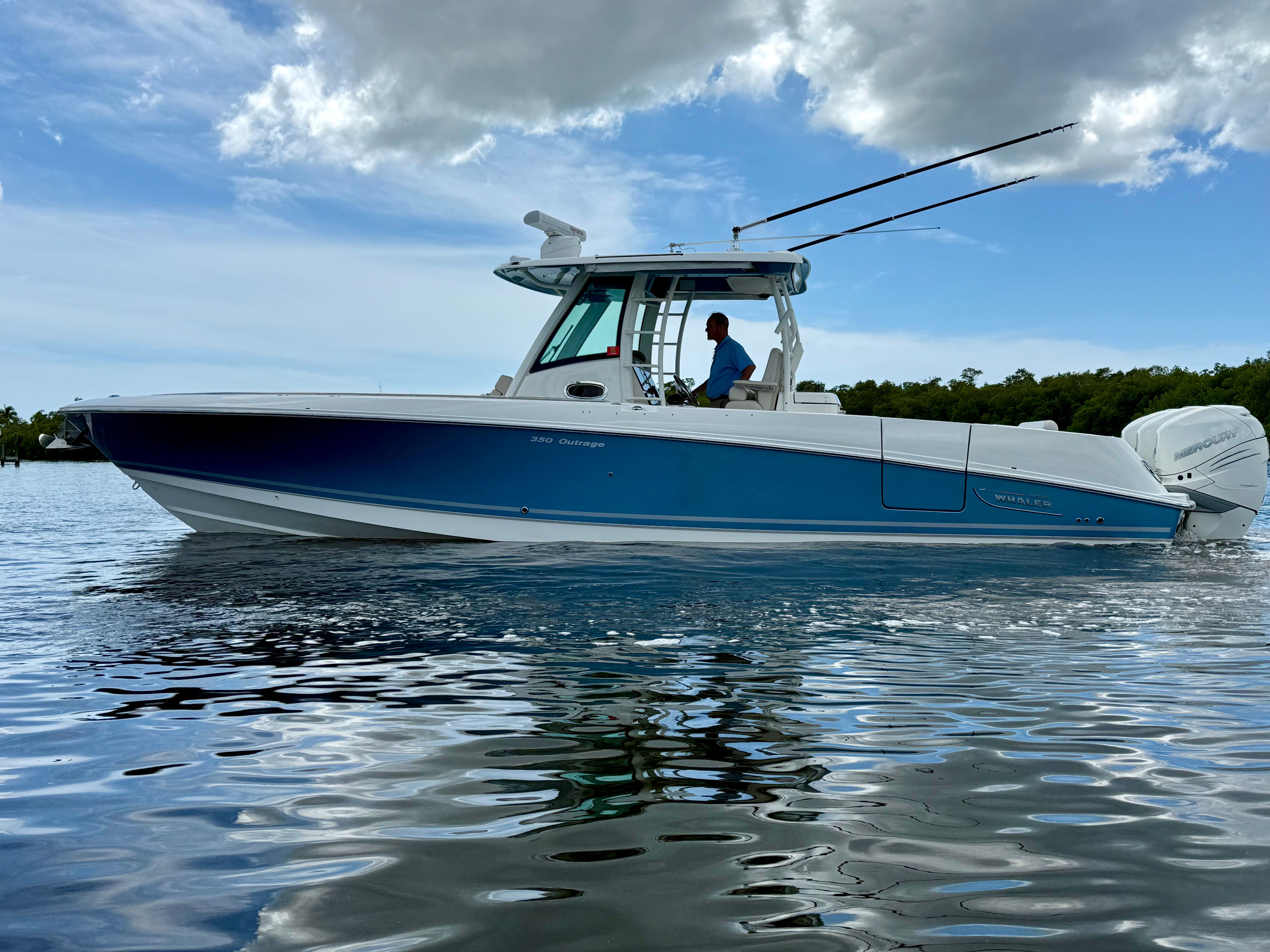 2022 Boston Whaler 350 Outrage