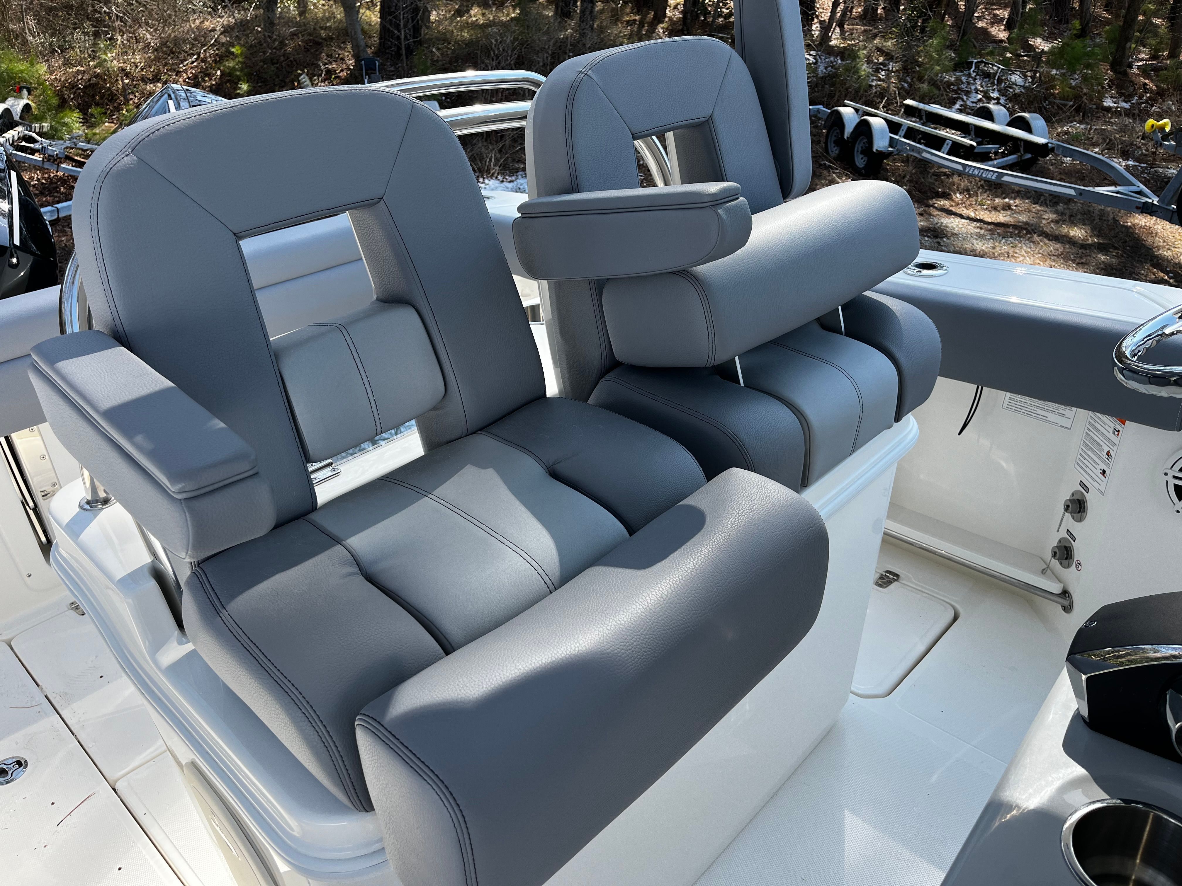 2026 BOSTON WHALER 250 OUTRAGE - Image 21