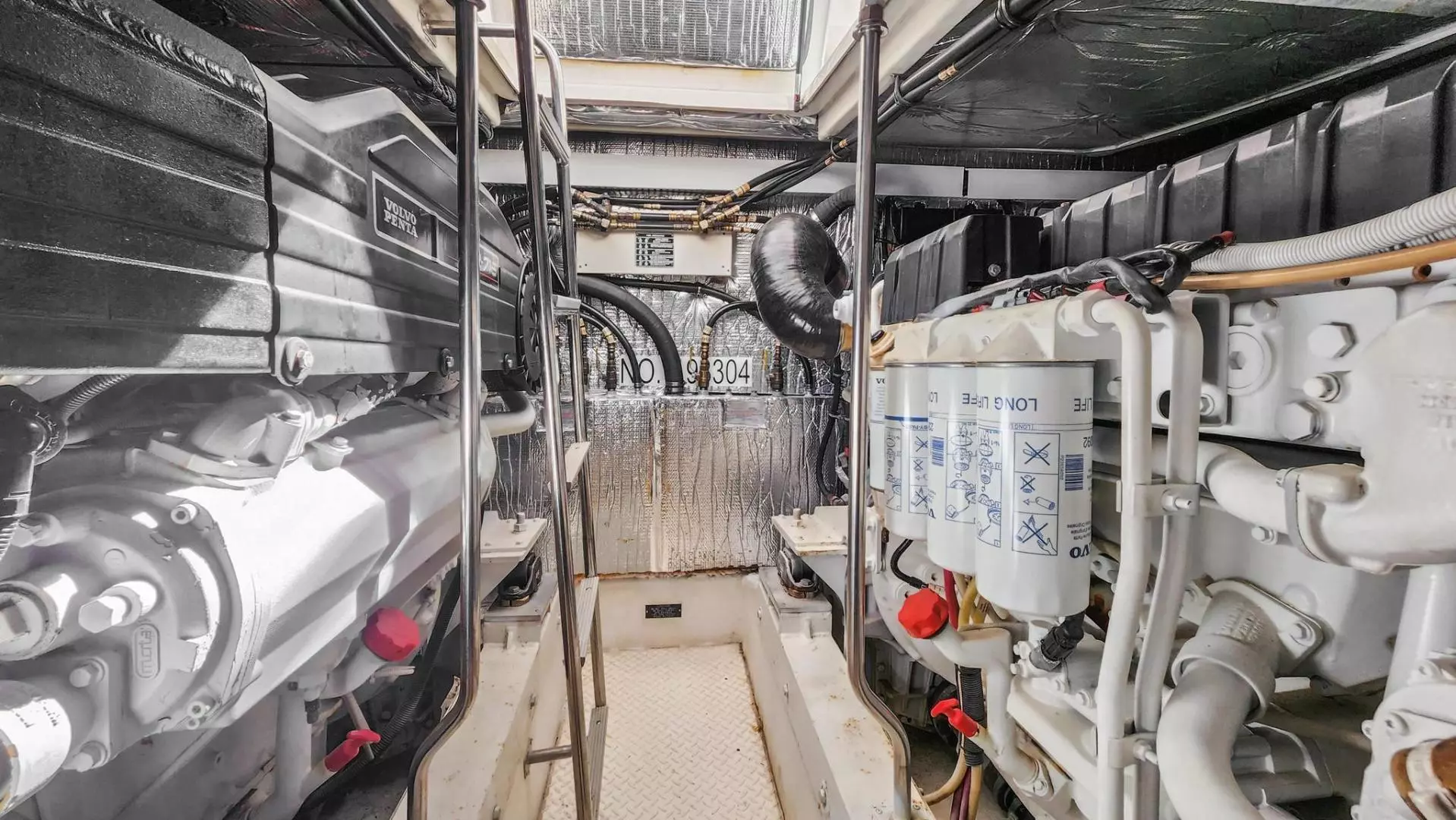 2007 Cruisers 520 Express - Image 37
