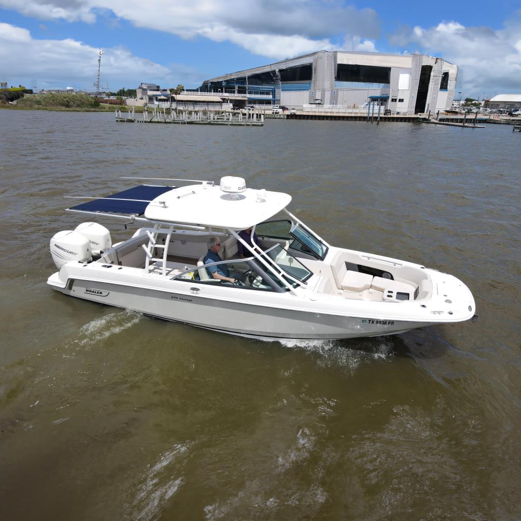 2017 Boston Whaler 270 Vantage