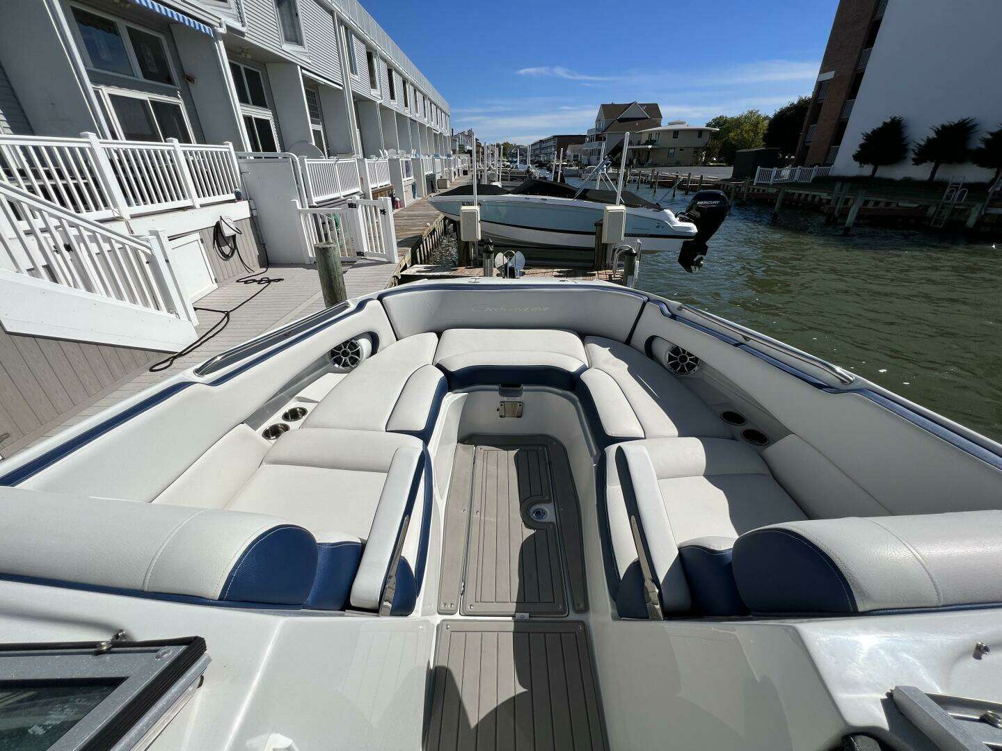 2022 Crownline E305 XS - Image 11