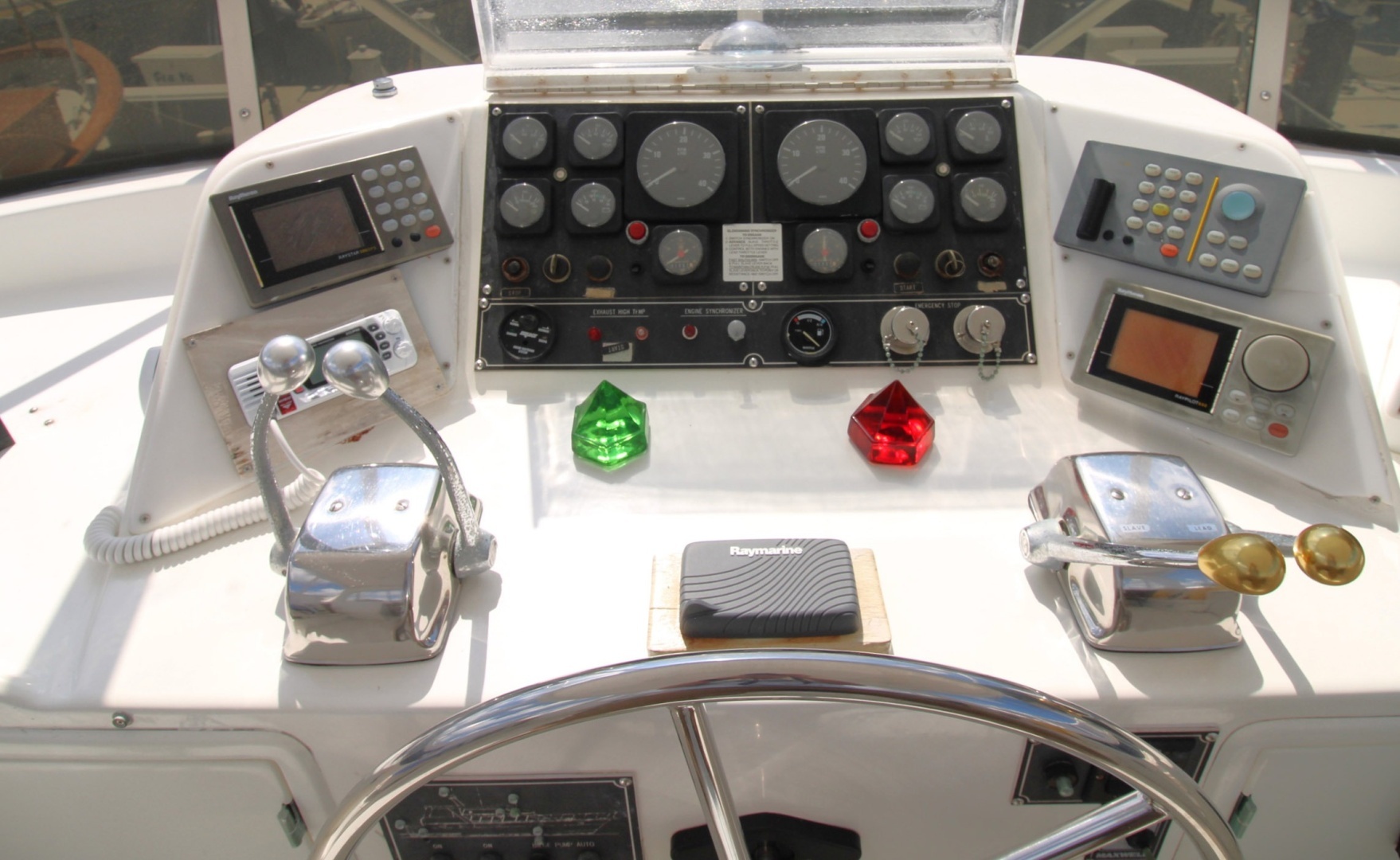 1995 Jefferson 52 Rivanna Cockpit MY - Image 25