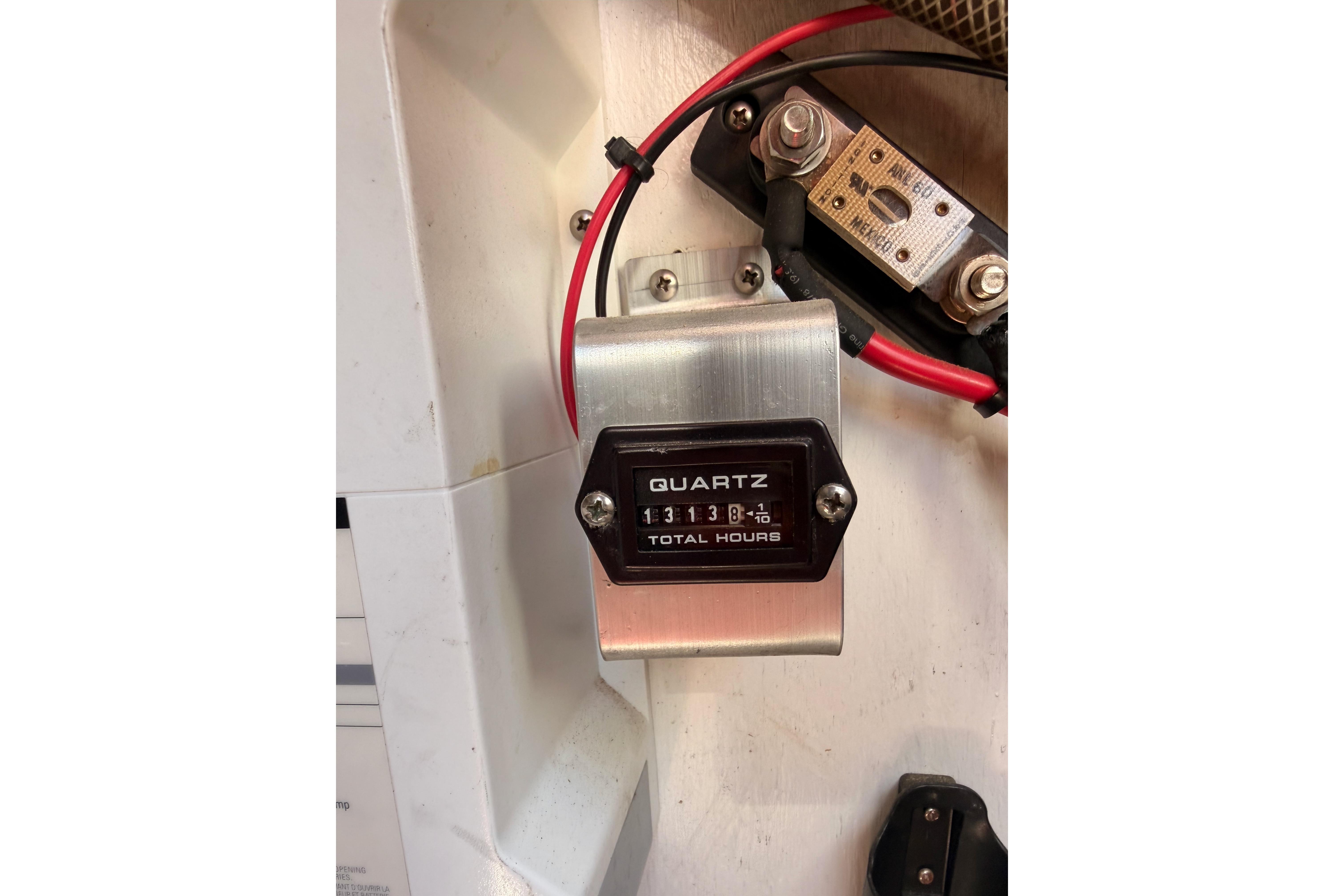 Quartz hour meter on a 1991 Caliber 33, displaying total hours.