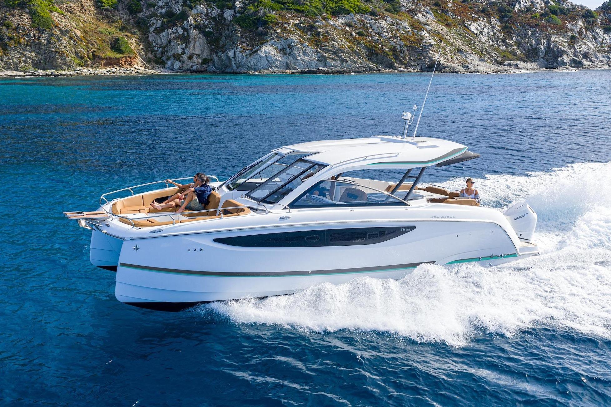 2027 Jeanneau TH38