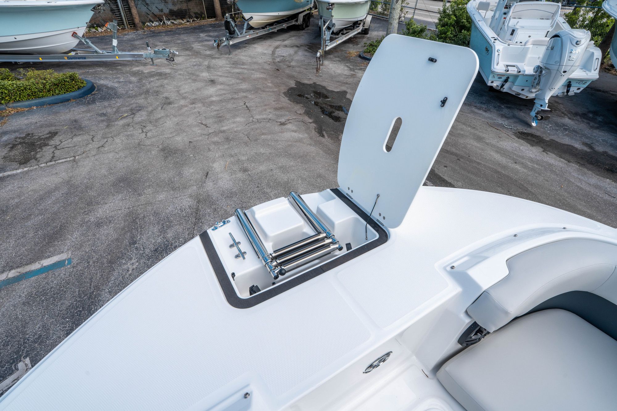 2026 Hurricane SunDeck 2050 OB - 22