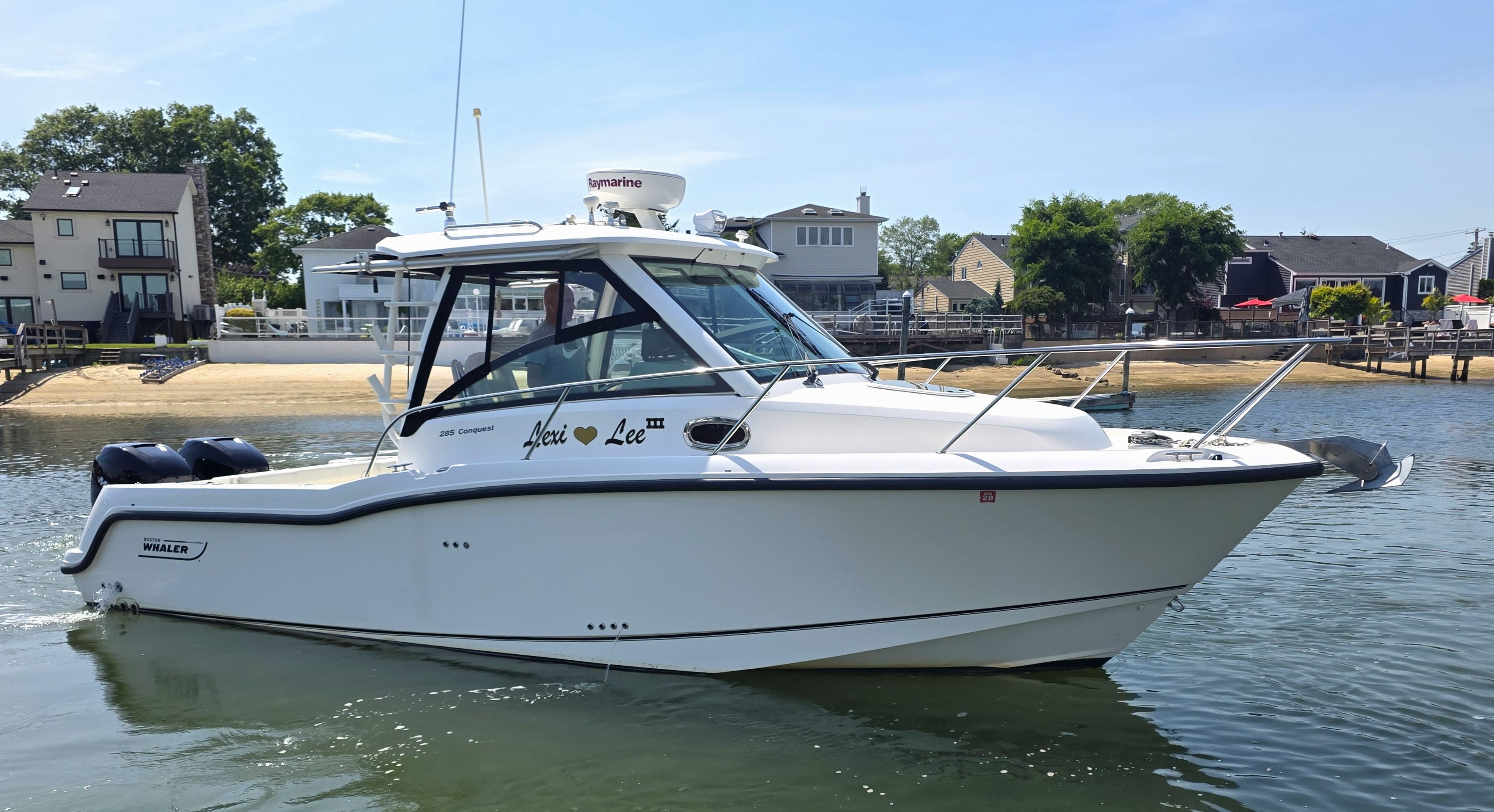 2016 Boston Whaler 285 Conquest