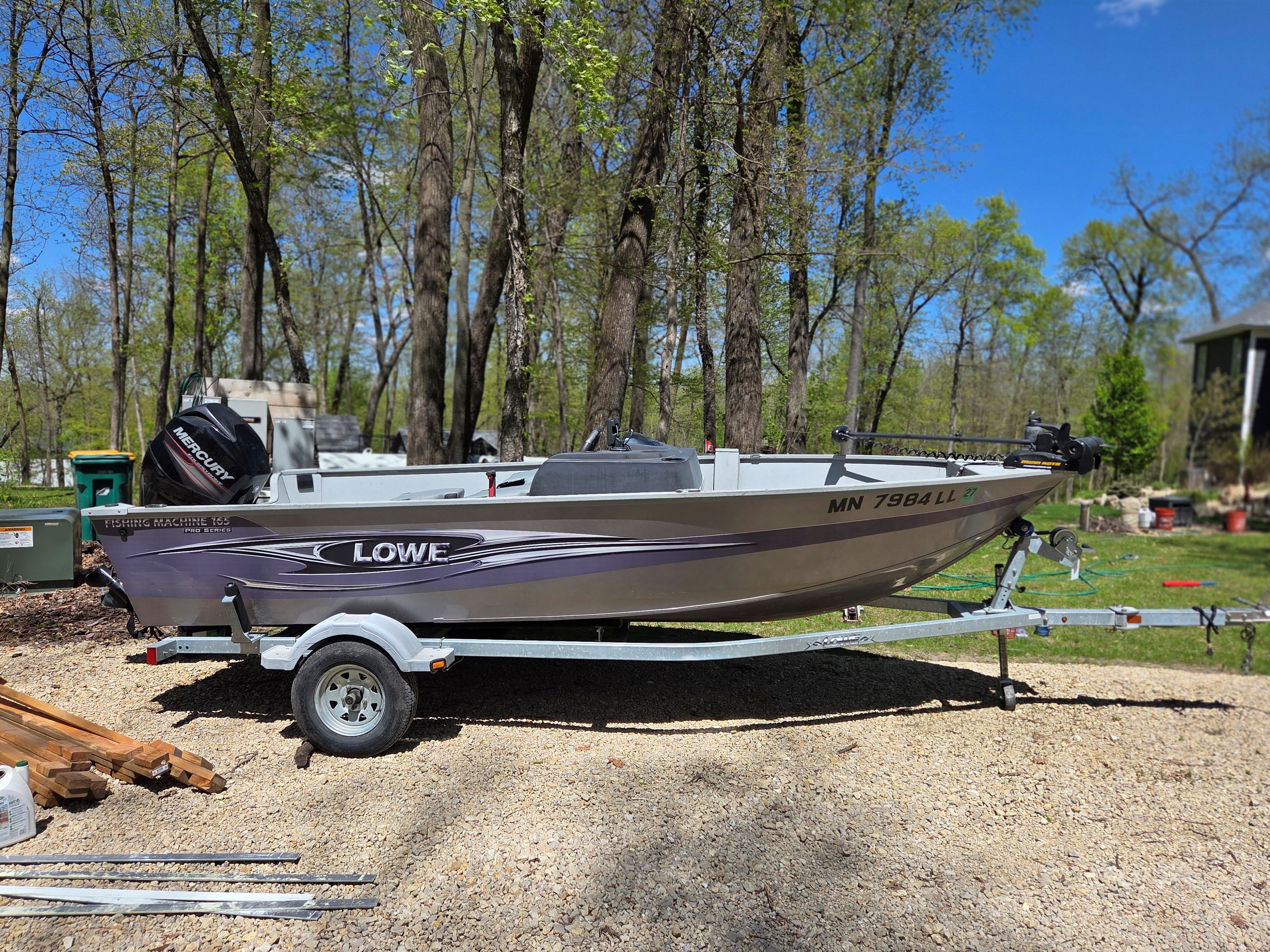 2015 Lowe Fishing Machine 165 Poly Camo