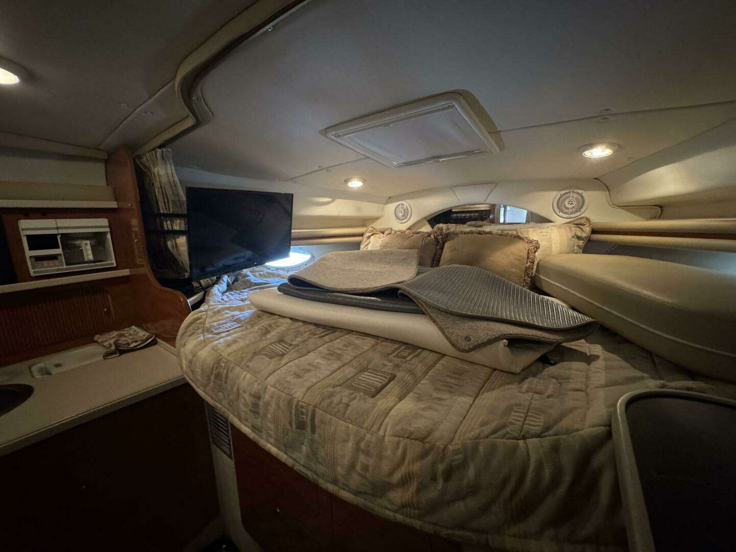 2002 Rinker 342 Fiesta Vee - Image 9