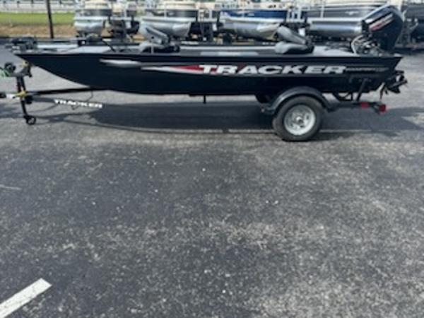 2025 Tracker Panfish 17