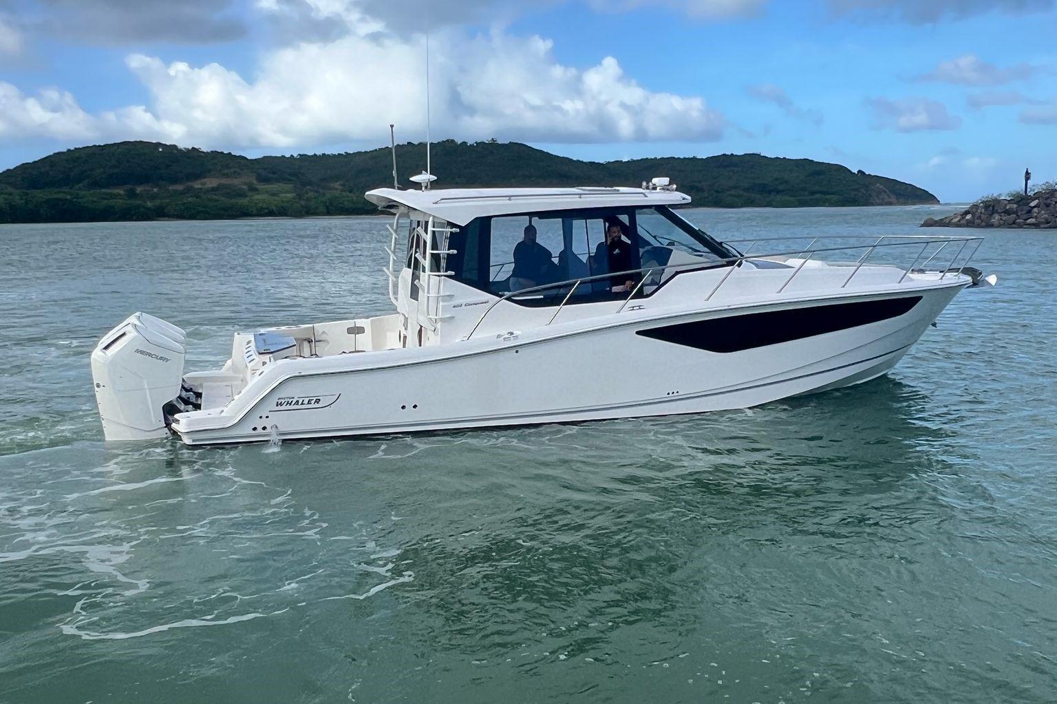 2022 Boston Whaler 405 Conquest