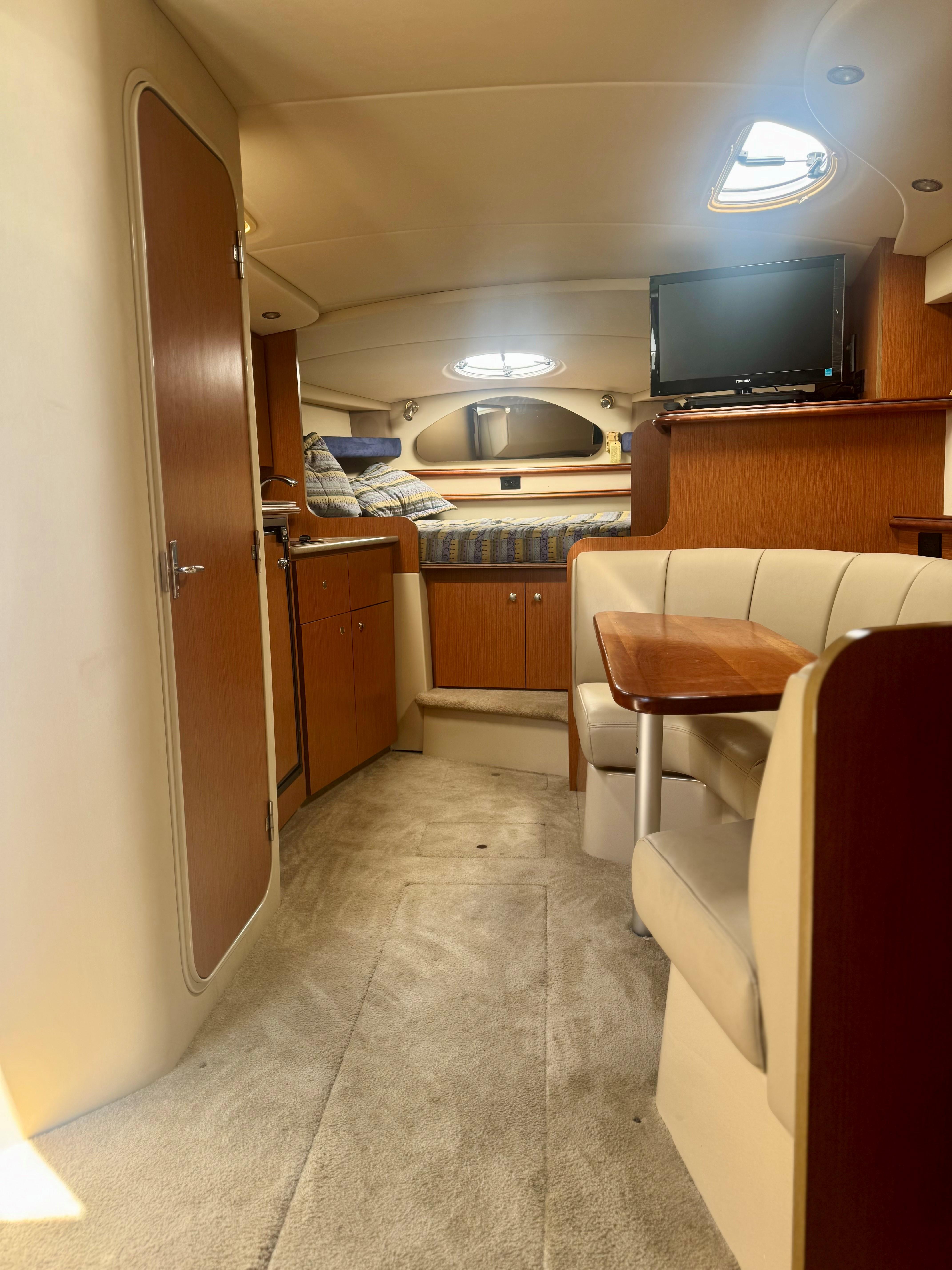 2004 Cruisers Yachts 320 Express - 12