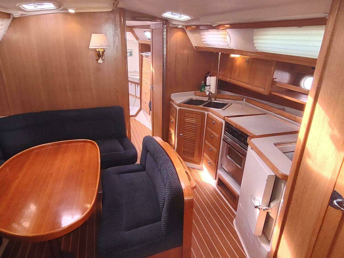 2005 Catalina 42 MKII - Image 32