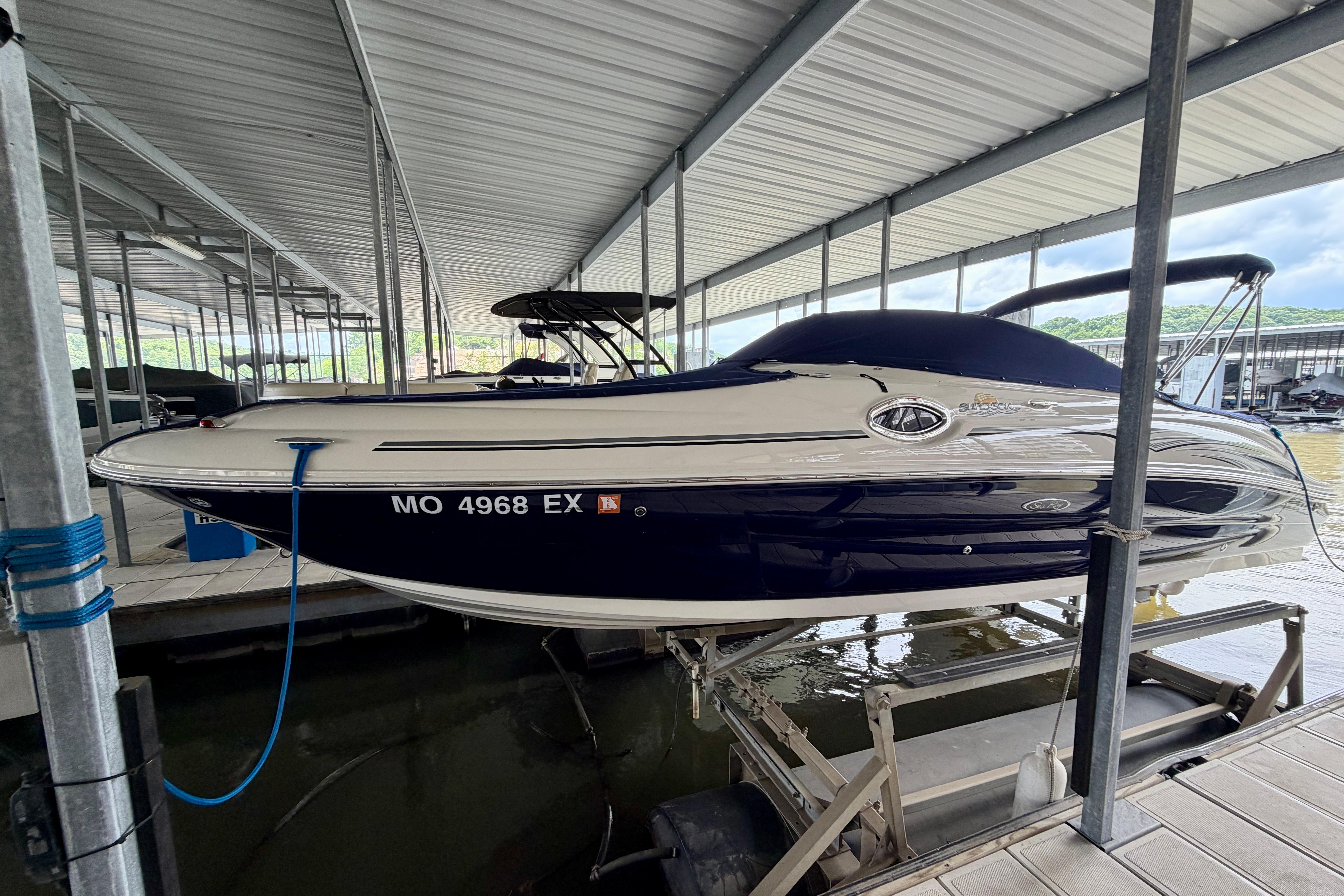 2005 Sea Ray 240 Sundeck