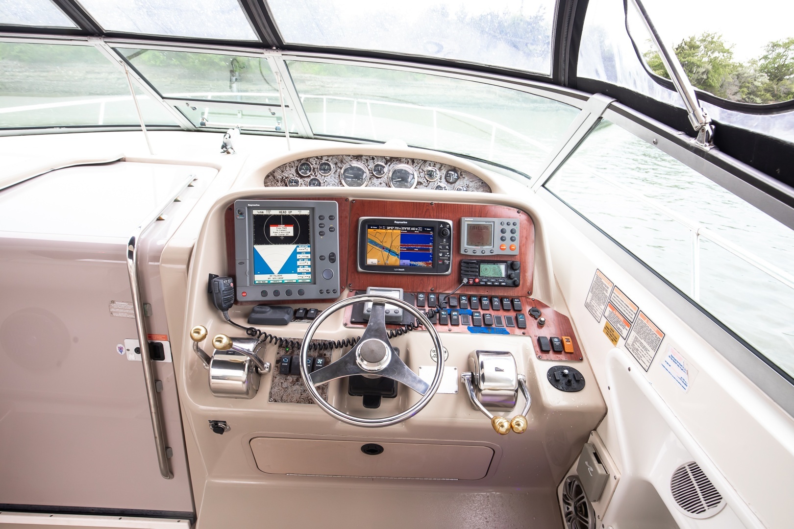 1998 Sea Ray 330 Express - Image 6