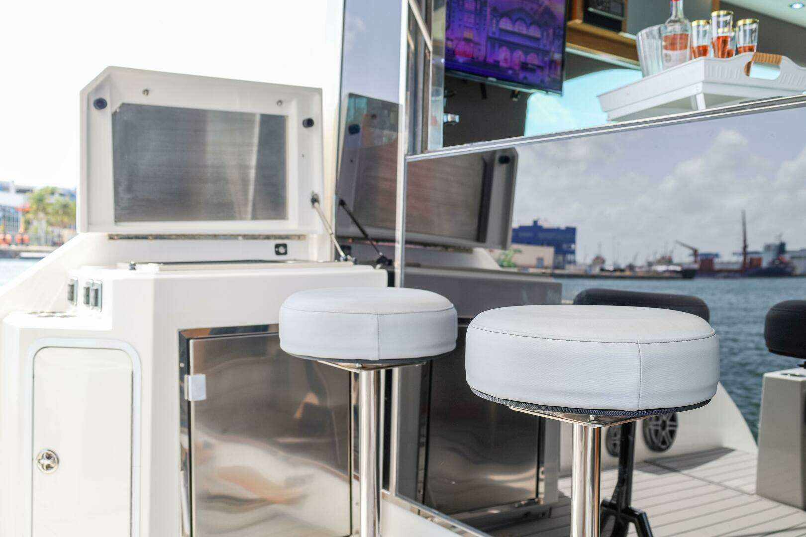 2014 Cruisers Yachts 45 Cantius - Image 27