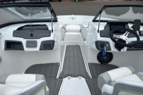 2024 Tahoe 210 Si boat interior with modern dashboard and seating.