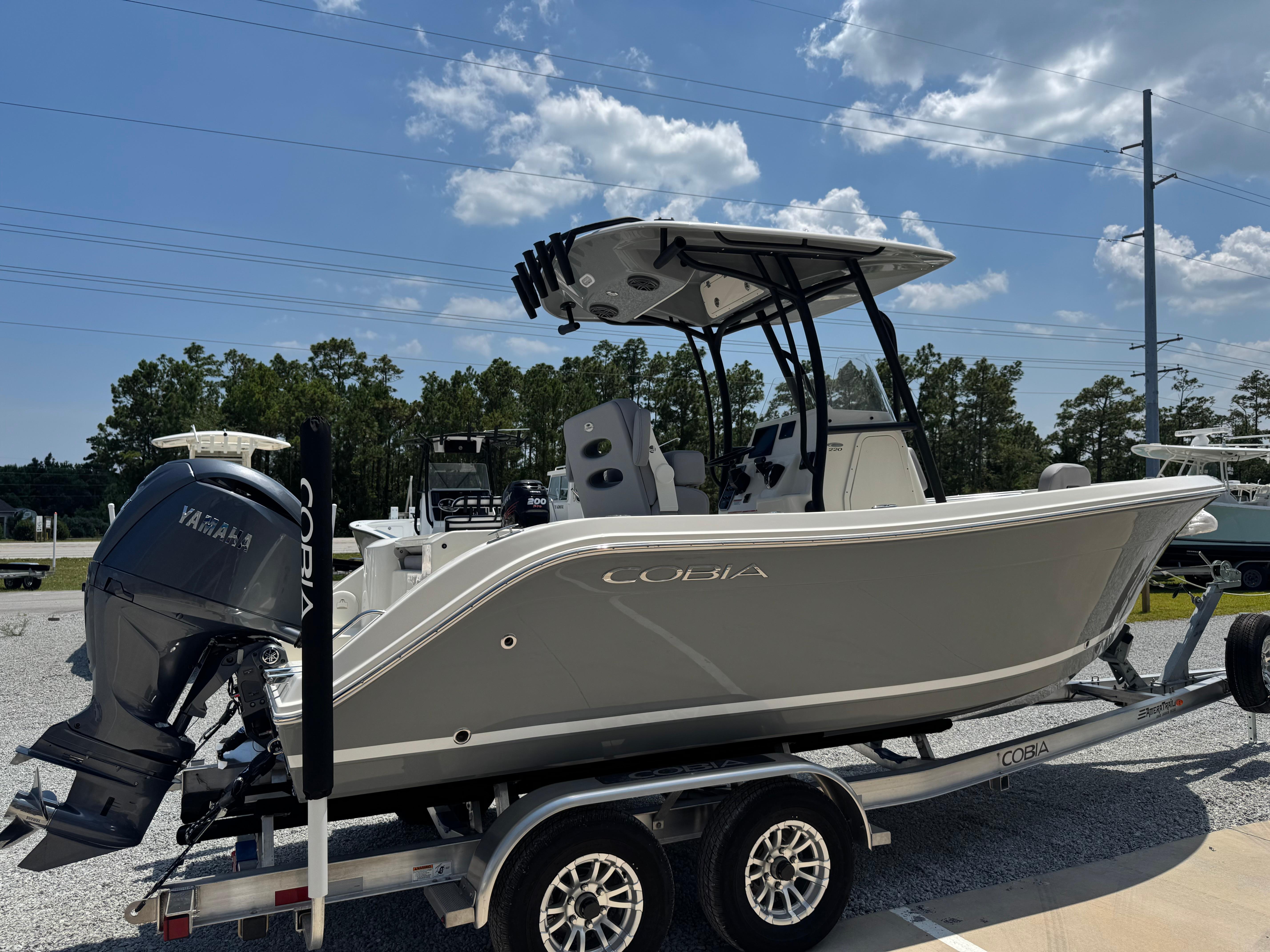 2025 Cobia 220 Center Console