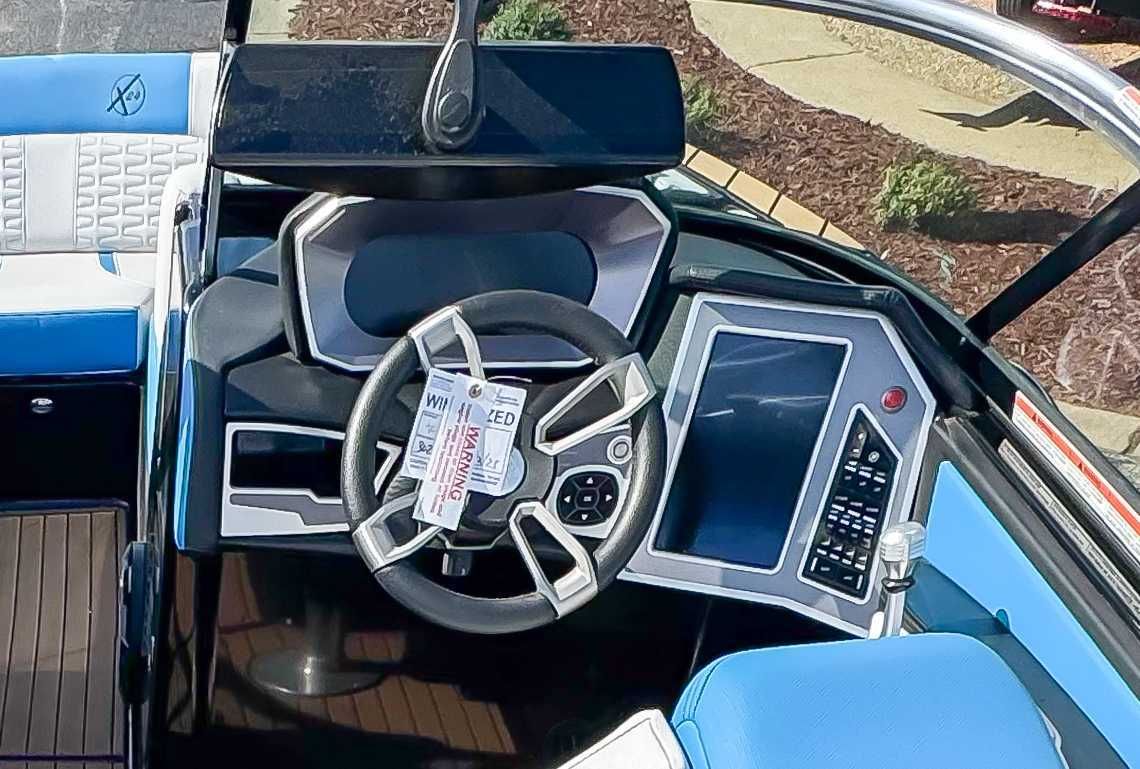 2019 MasterCraft X24 - 15
