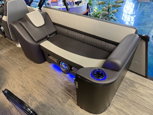 2026 Tahoe Cascade - 25 FT Quad Lounger - 17