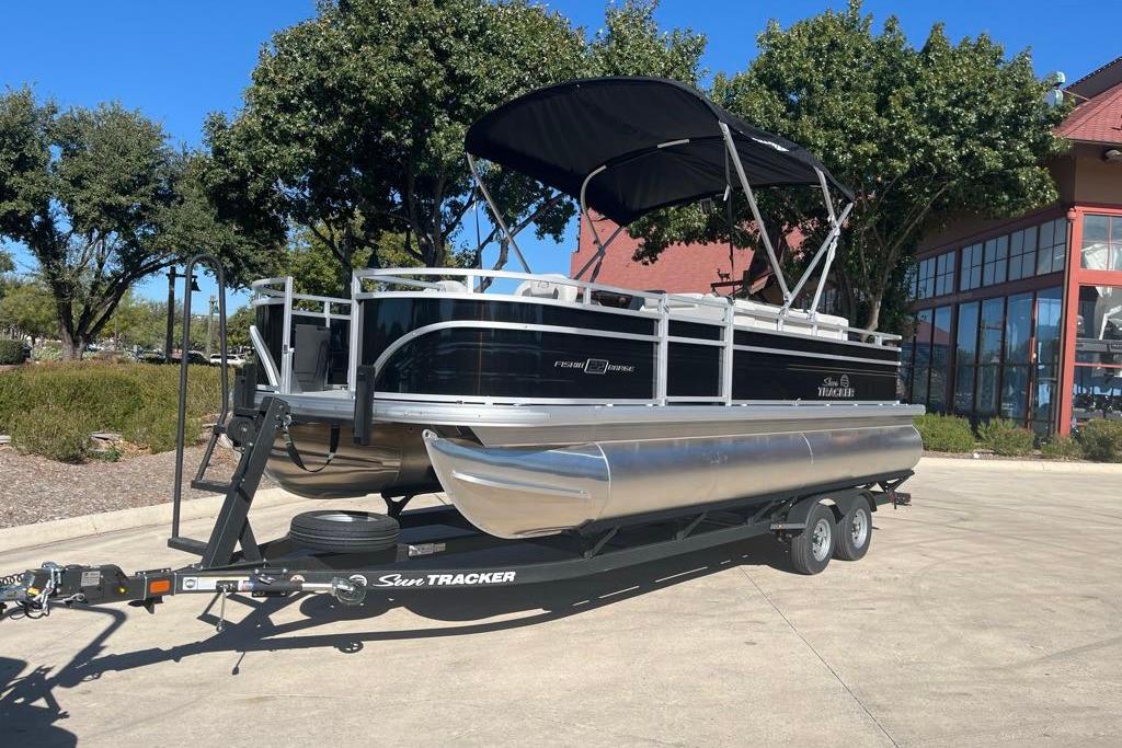 2026 Sun Tracker Fishin' Barge 22 DLX