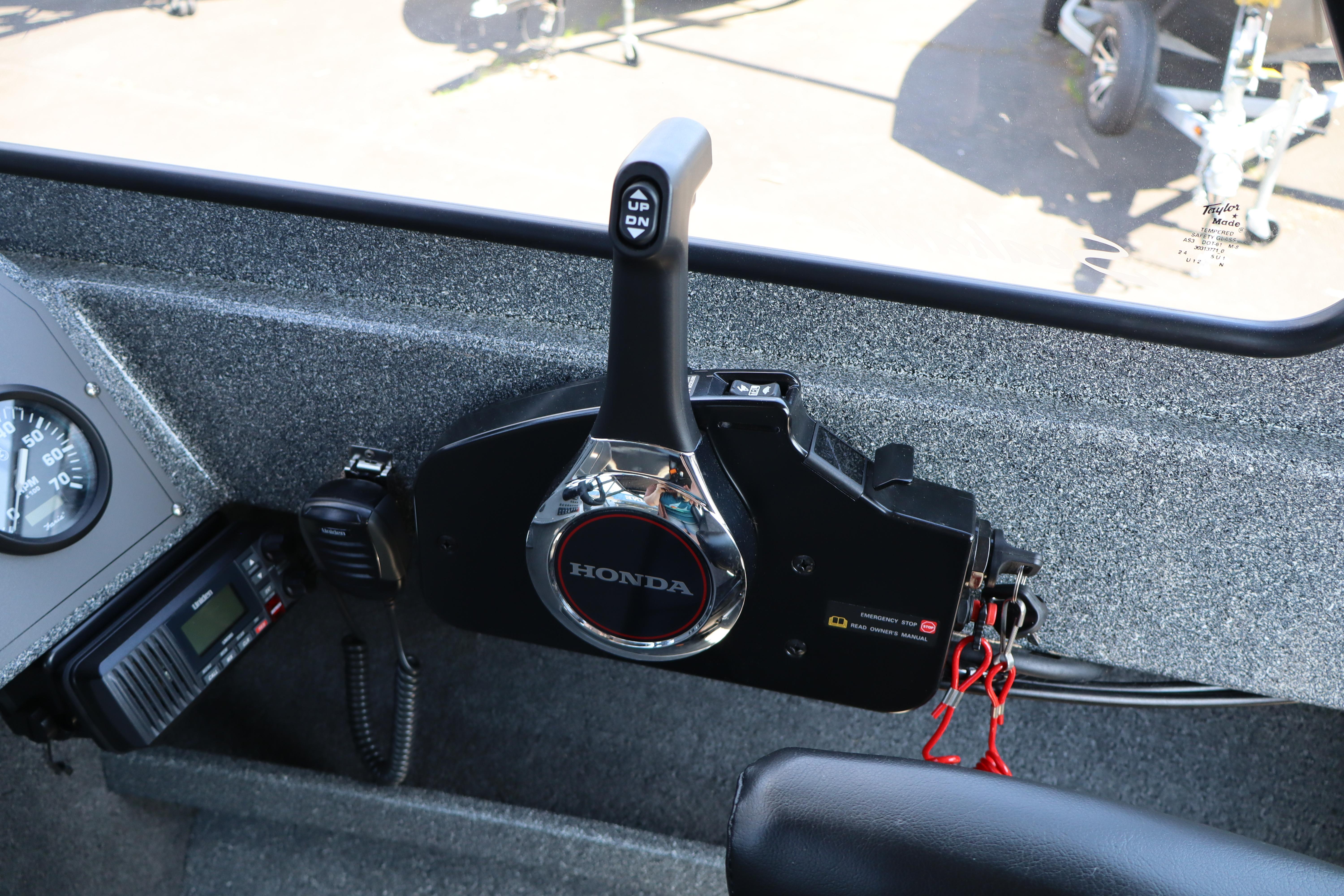 Control panel of a 2025 NorthRiver SEAHAWK boat featuring a Honda throttle lever.