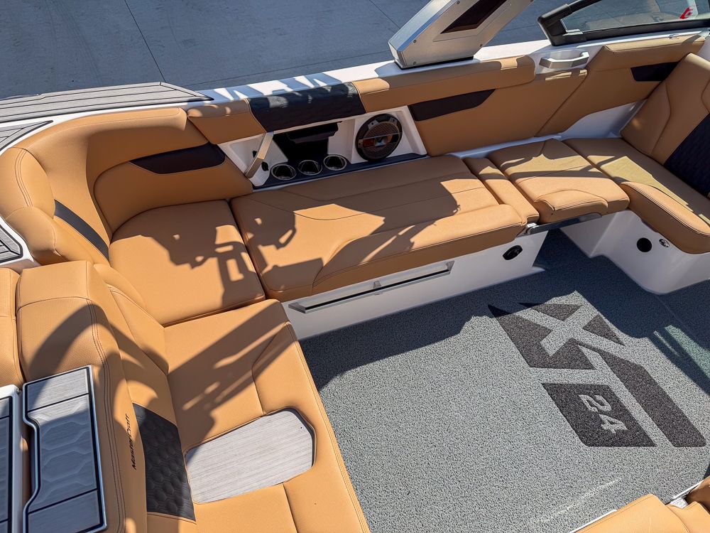 2022 MasterCraft XT24 - 15