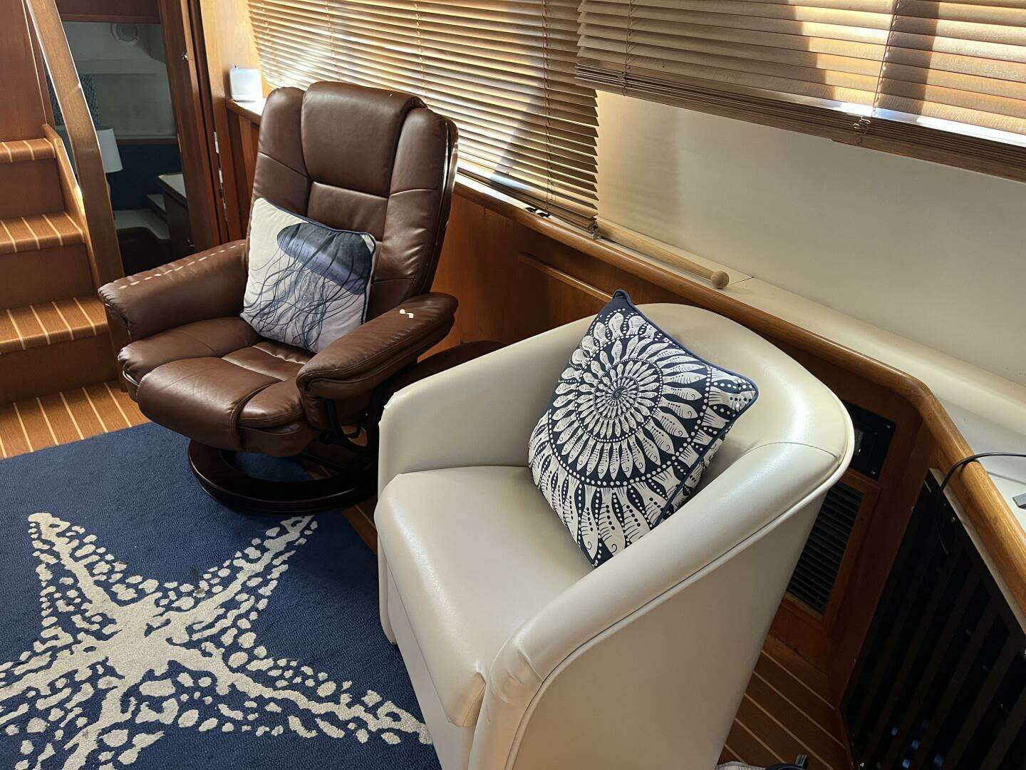 1995 Carver 440 Aft Cabin - Image 9