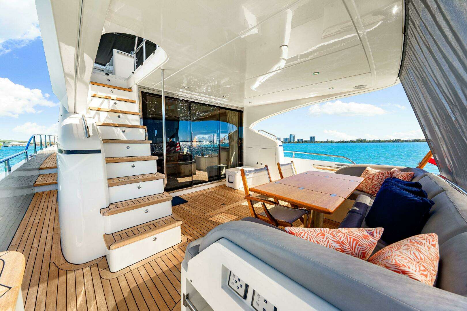 2014 Princess Y72 - Image 81
