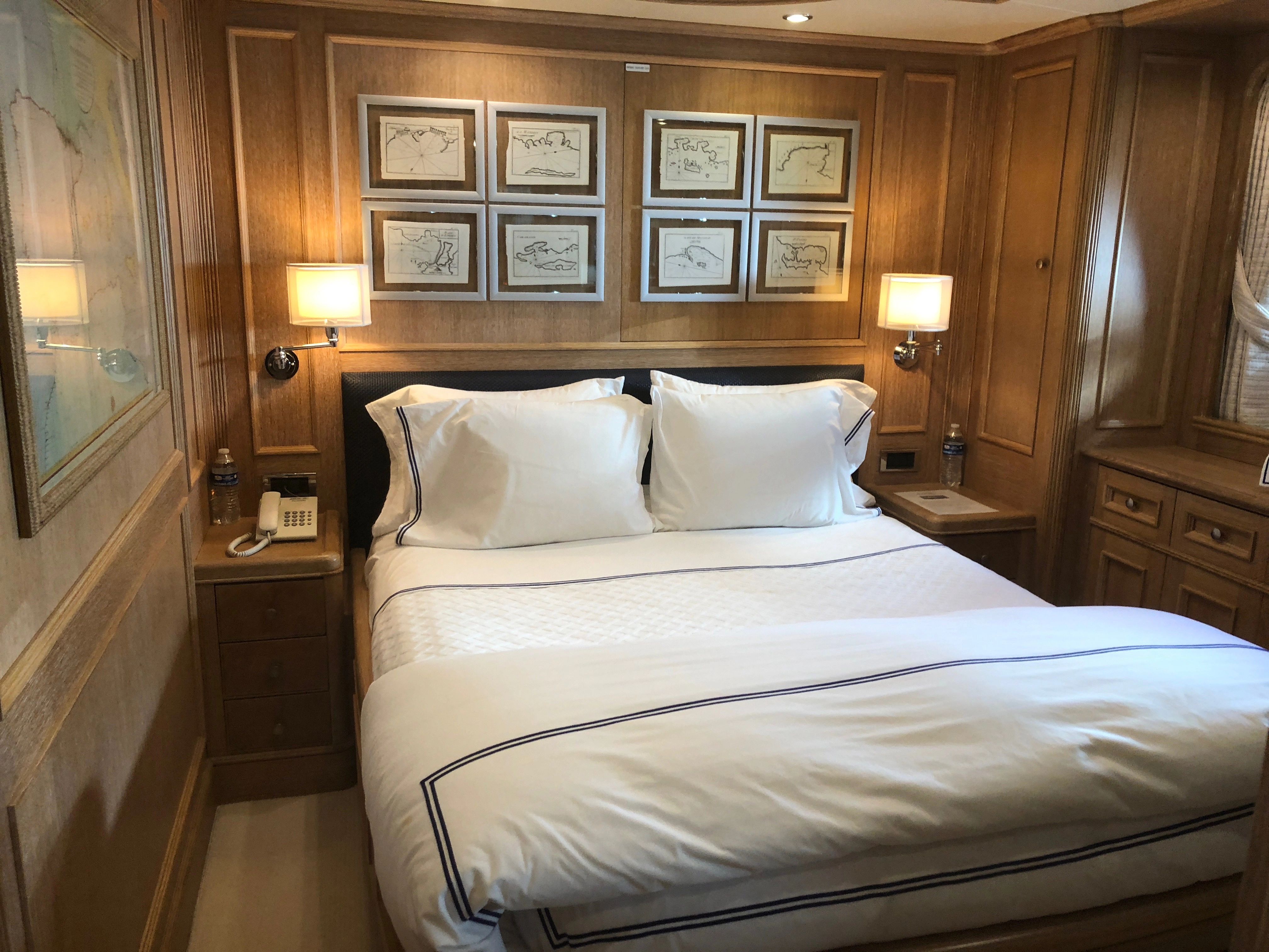 2004 Benetti Cockpit - 18