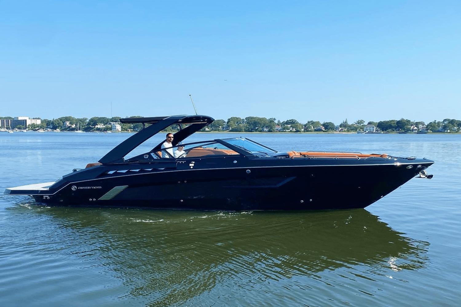 2021 Cruisers Yachts 338 CX