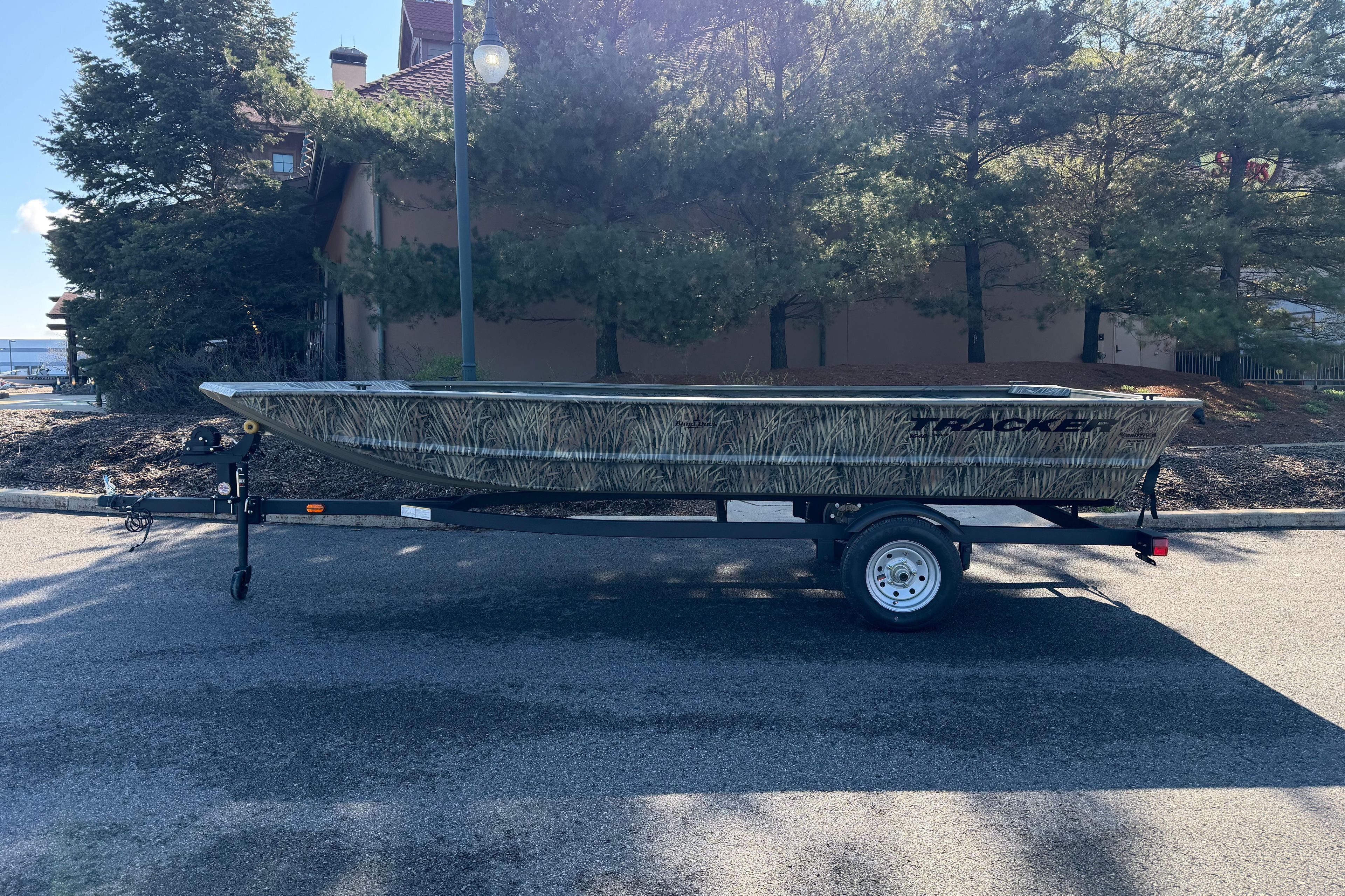 2026 Tracker Grizzly 1648 Utility