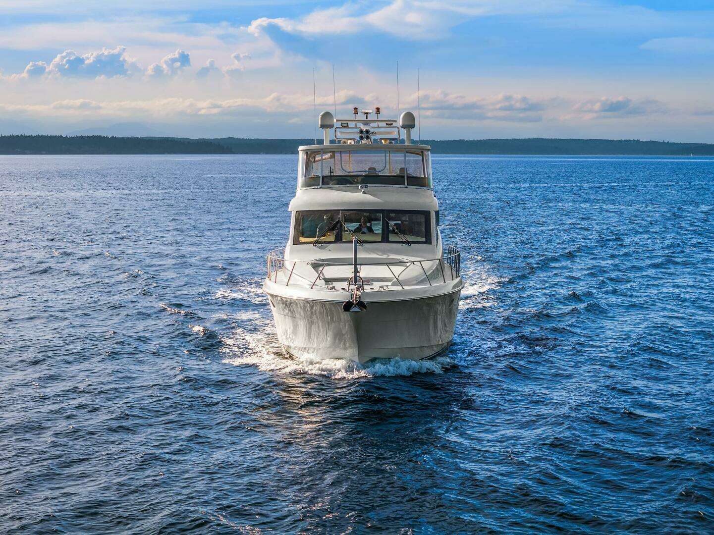 2001 Hatteras Cockpit Motoryacht - Image 31
