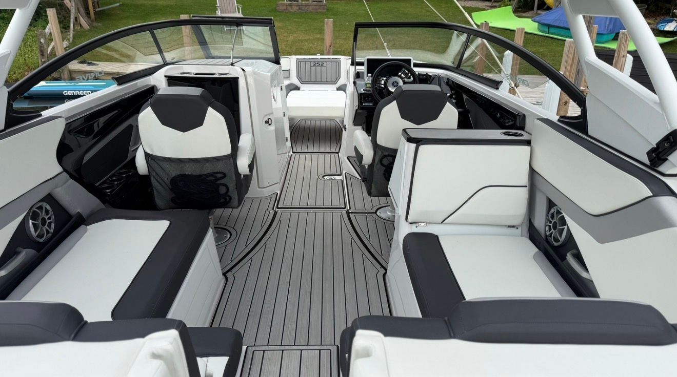 2023 Yamaha Boats 252SD - 5