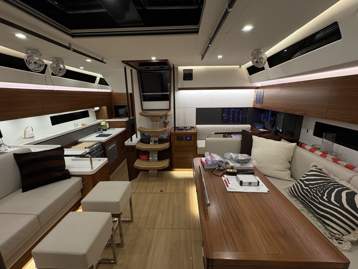 2023 Amel 50 - Image 16