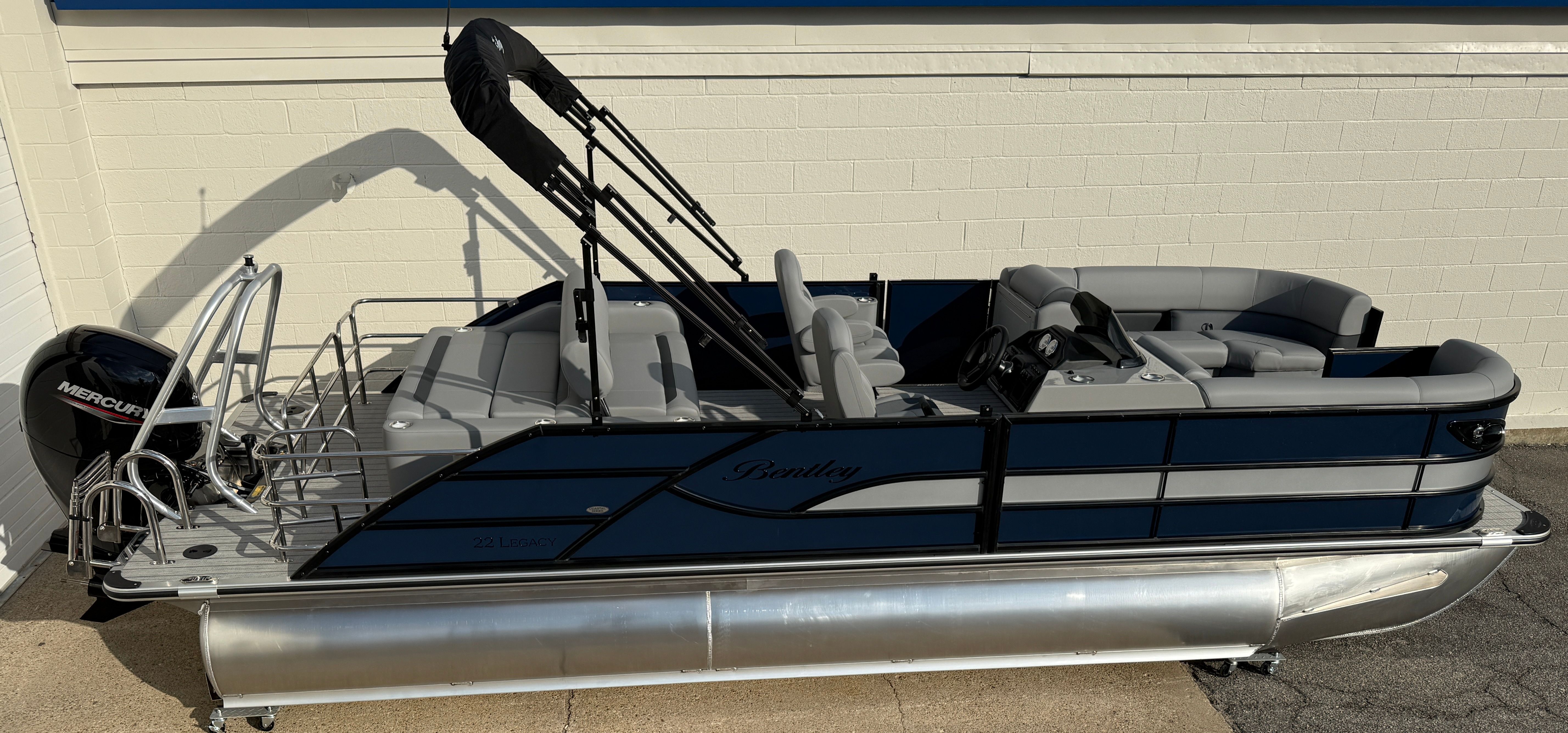 2026 Bentley Pontoons Legacy 223 Swingback