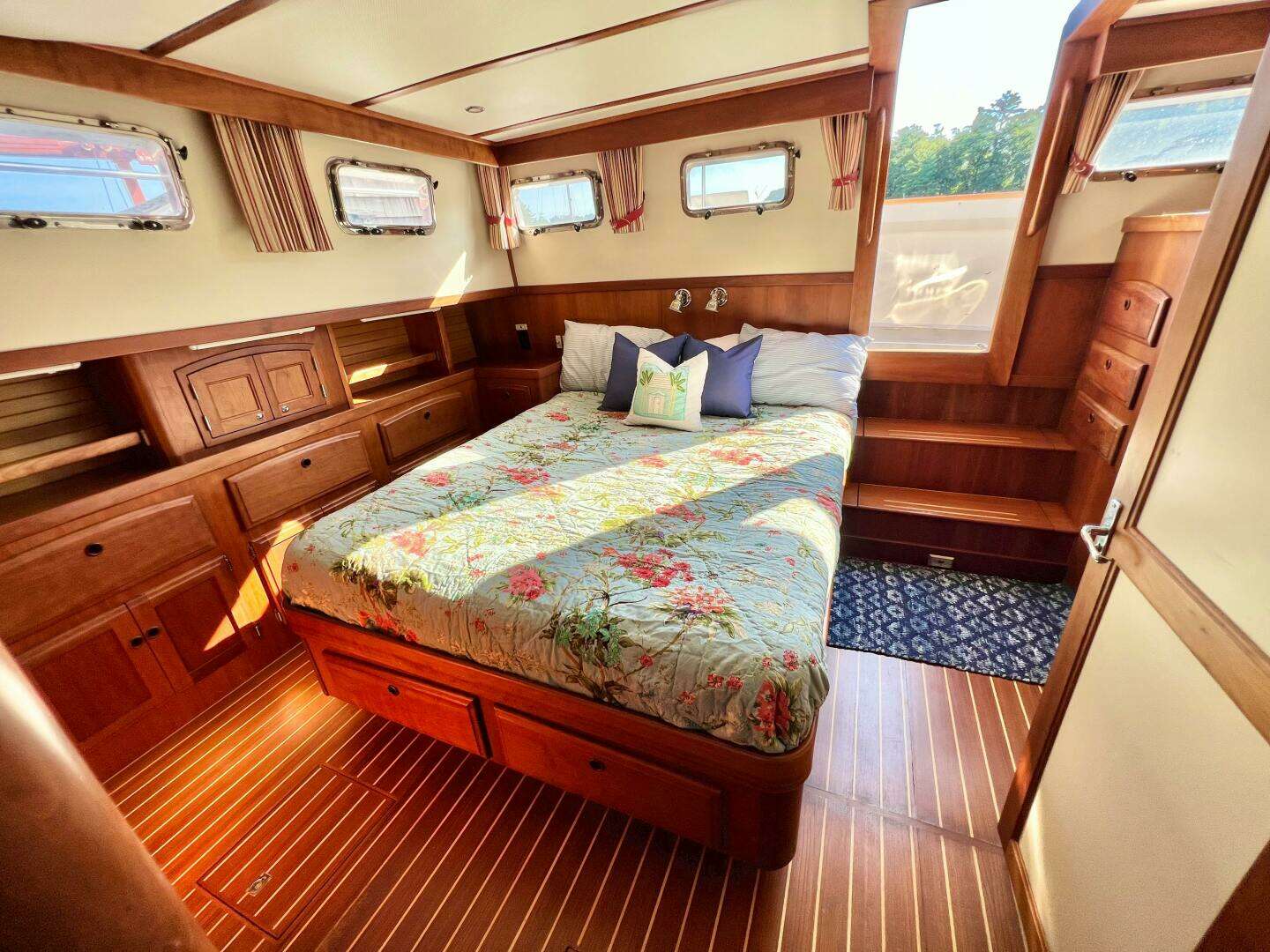 2001 Sabre Sabreline 47 - Image 3