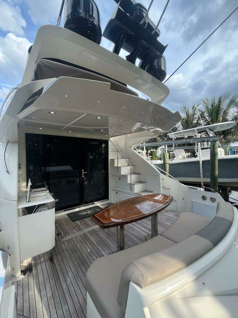2017 Marquis 500 Sport Yacht - Image 21