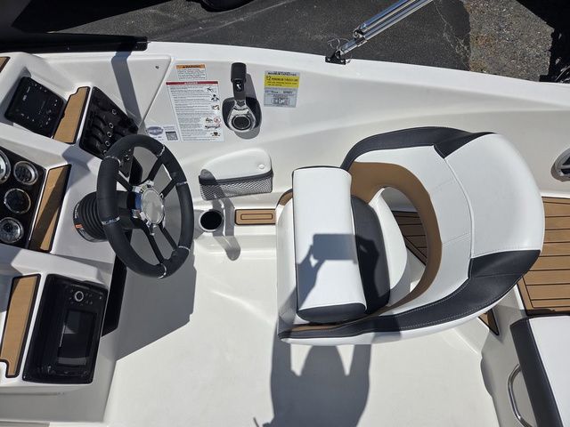 2026 Starcraft SVX OB 190 DC OB w/140hp and Trailer - 17