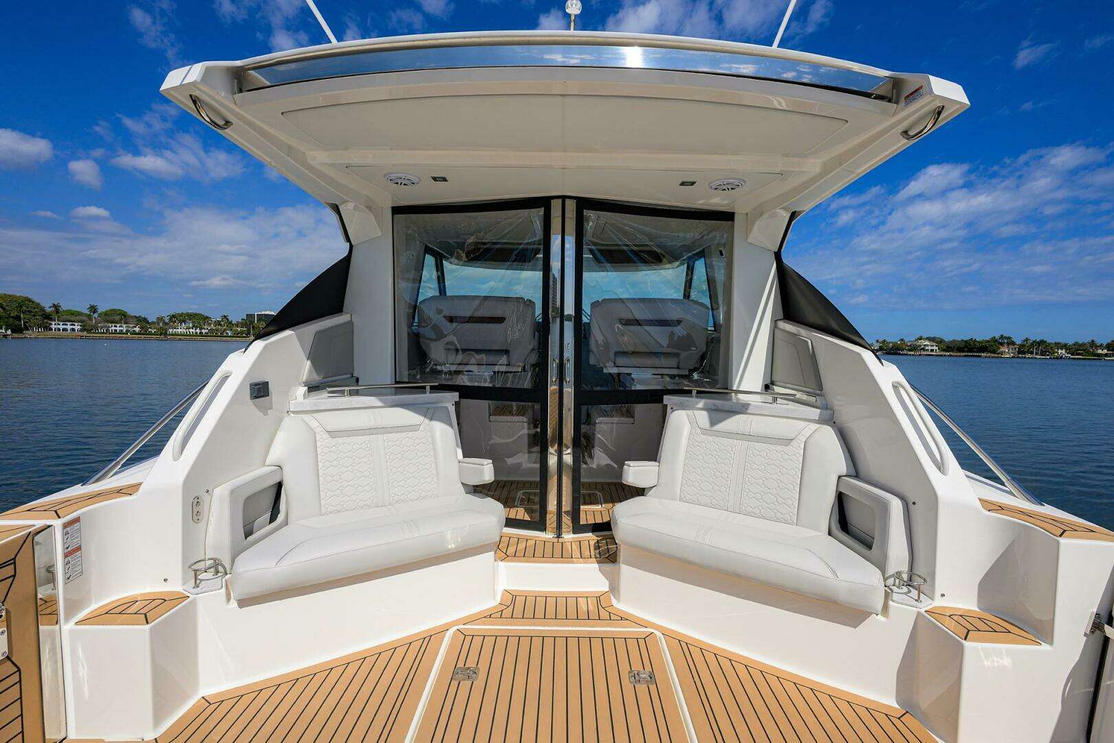2022 Tiara Yachts 43 LE - Image 38