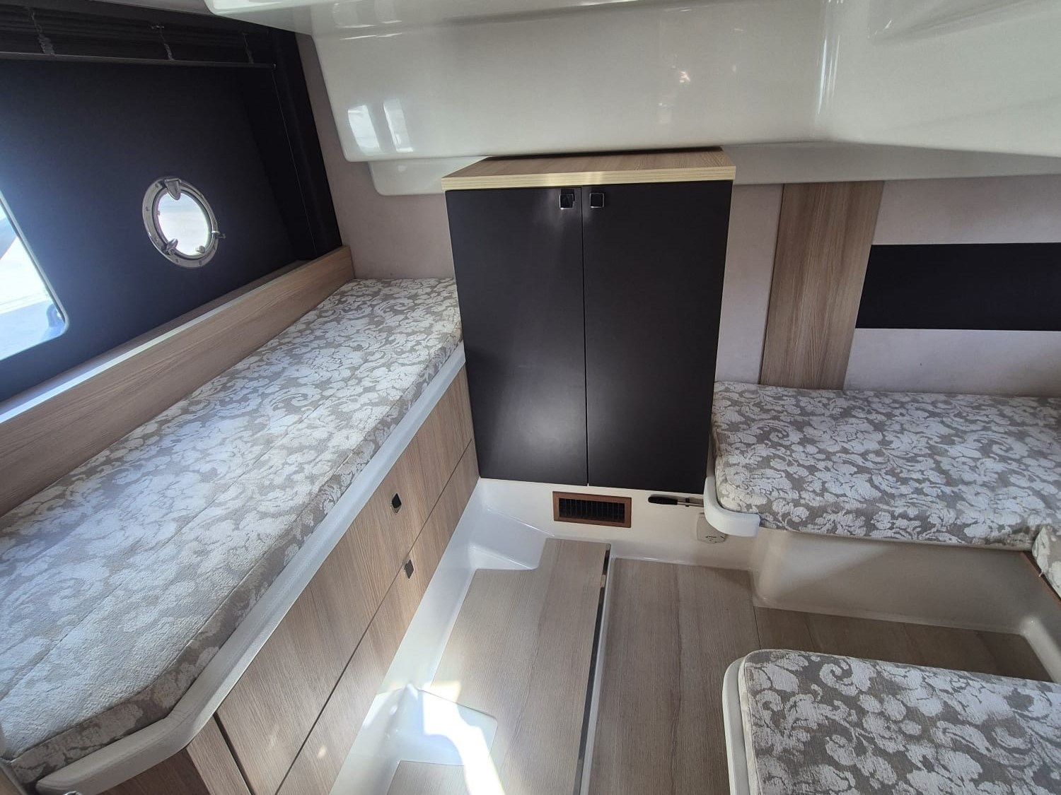 Cranchi M44 HT - Aft Cabin