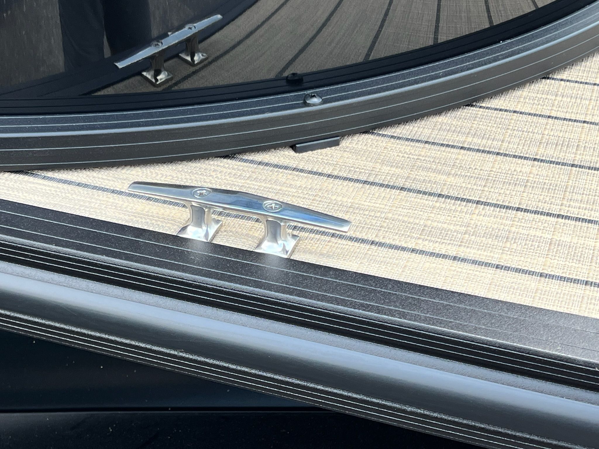 2026 Sylvan Mirage 8520 Cruise - 37