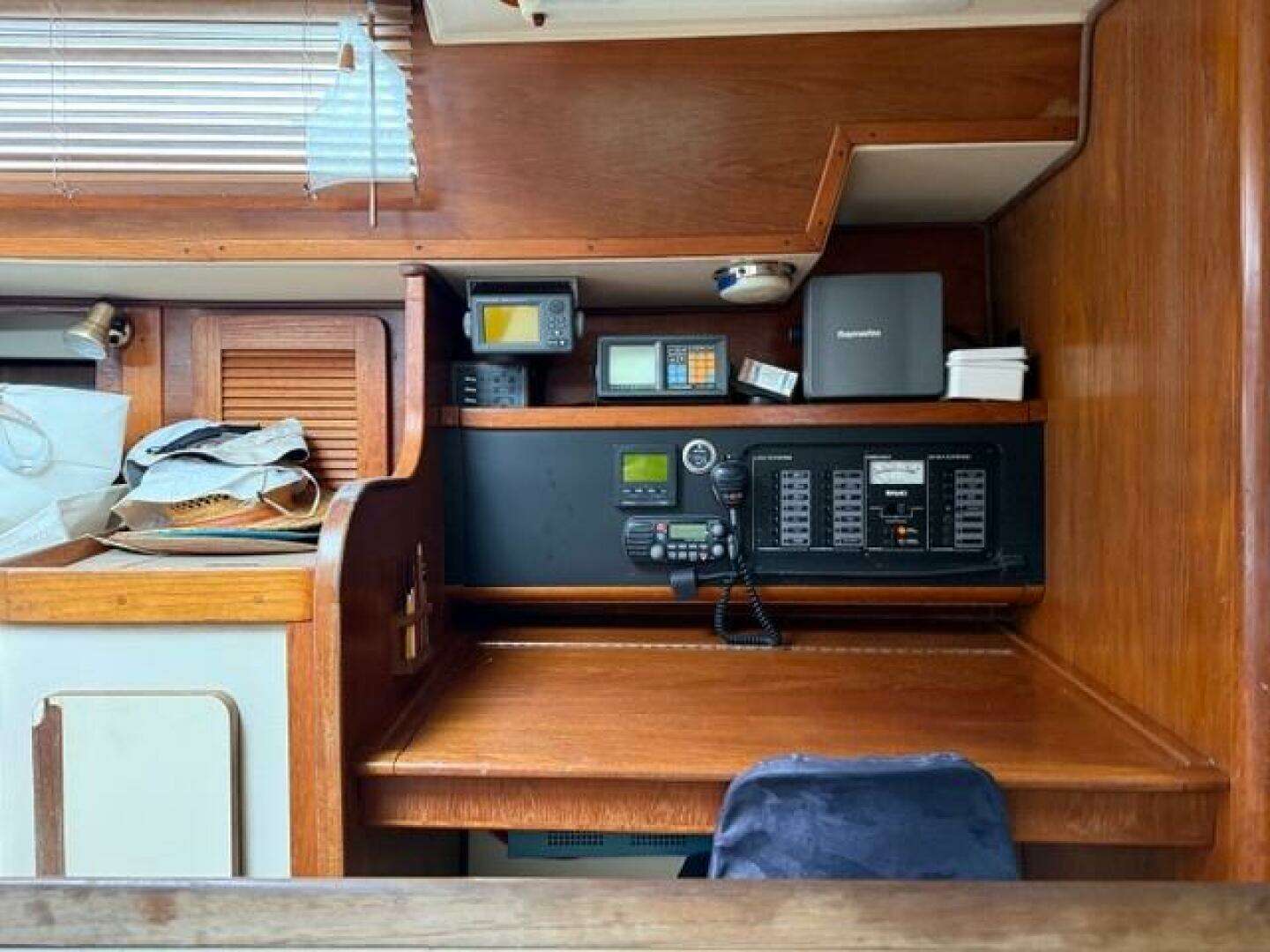 1987 Irwin 38 - Image 37